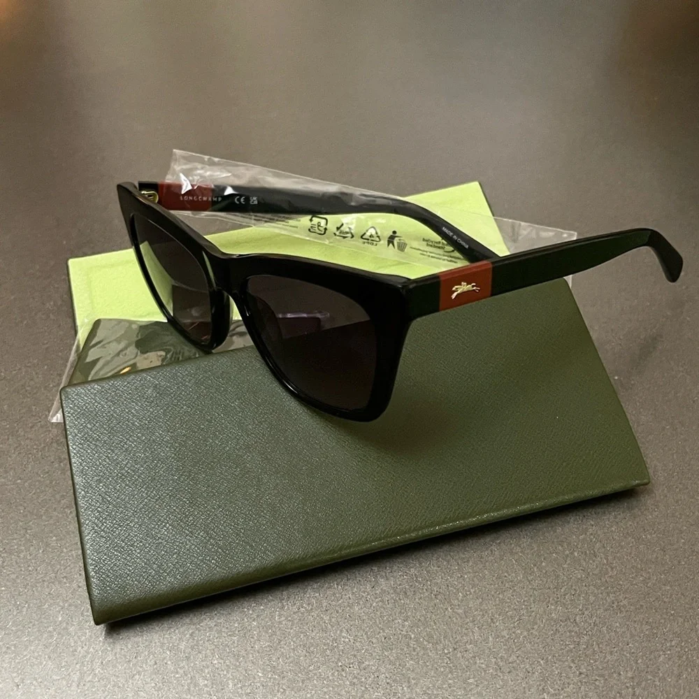 Longchamp Black Sunglasses with Green Case - Picture 5 of 7